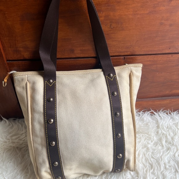 Authentic Louis Vuitton Canvas Antigua MM - Picture 2 of 15